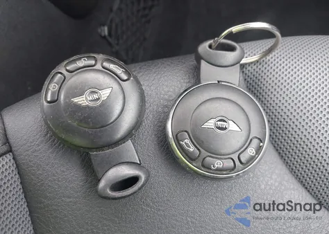 2010 Mini Cooper S z USA, uszkodzony, nr VIN WMWMF7C50ATZ73876